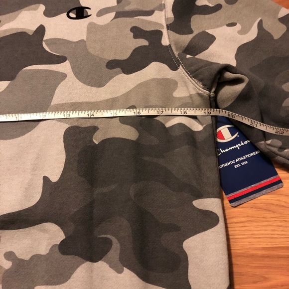 CHAMPION~ Men’s grey camo sweatshirt - Picture 9 of 10